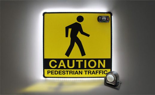 Combinaisons de panneaux DEL double face avec détection des piétons